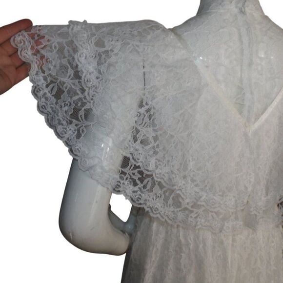 Vintage WEDDING Dress, 8, White Lace, Drape Shoulders, High Collar, Sleeveless - Picture 10 of 13